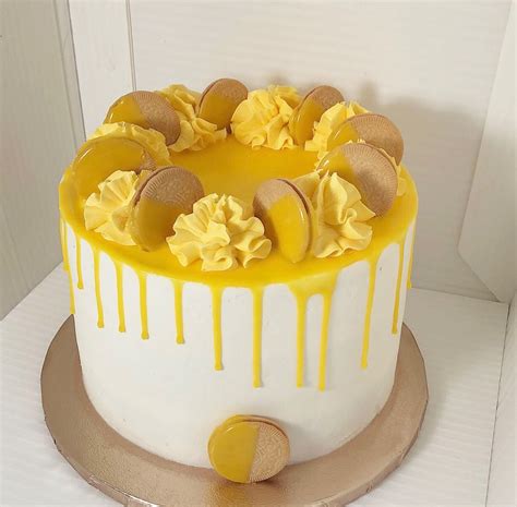 Lemon buttercream drip cake birthday cake Lemon Cupcake Recipe, Vegan Lemon Cake, Lemon ...