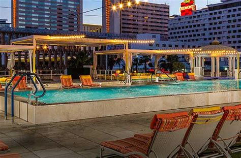 Downtown Grand Pool | Cabanas & Daybeds | Hours & Photos | Las Vegas