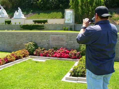 How to Visit Celebrity Graves at Forest Lawn Hollywood Hills