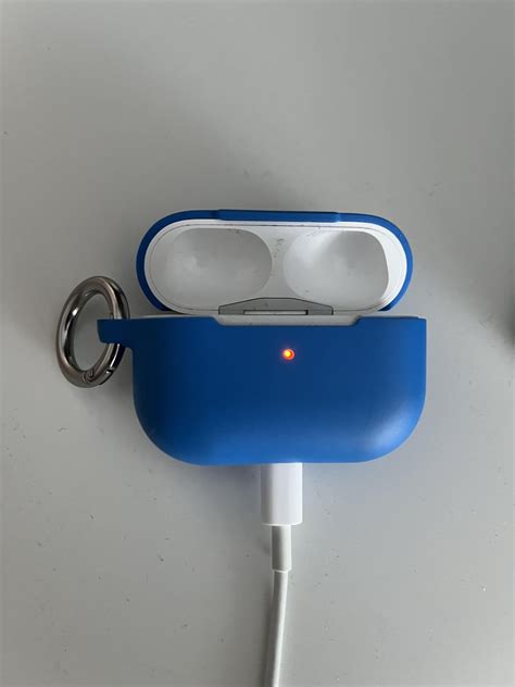 Why is my AirPods Pro case doesn’t show charging indicators : r/airpods