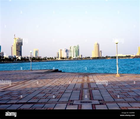 Doha cornice hi-res stock photography and images - Alamy