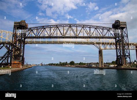 The international bridge at sault ste marie hi-res stock photography ...