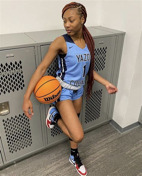 Pin by La’Naria James on Sports in 2021 | Girls basketball clothes ...