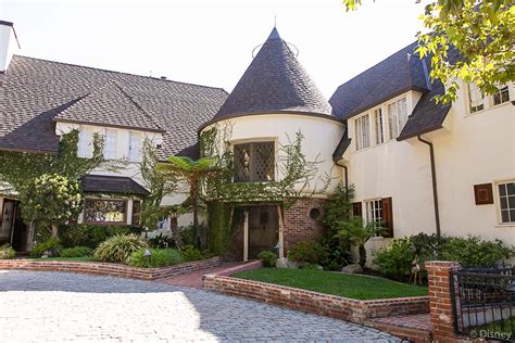 Disney Insider: My Tour of Walt Disney's Home in Los Feliz #DisneyInHomeEvent - SheSaved®