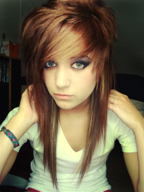 20 Emo Hairstyles for Girls - Feed Inspiration