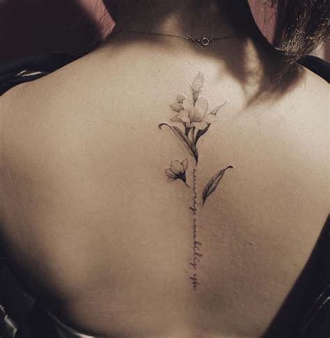 꽃과 함께 구성된 레터링 . #tattoo#tatuaje#타투#꽃타투 #레터링타투#레터링 Tattoos For Women Flowers, Spine Tattoos For ...