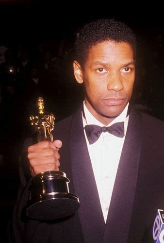 Denzel Washington with Oscar for Glory | Denzel washington, Best actor ...