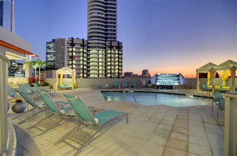 Hampton Inn & Suites by Hilton Miami Brickell Downtown - Photo Gallery