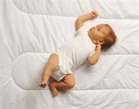 Tonic Neck Reflex | Baby Moves: 7 Normal Newborn Reflexes | POPSUGAR Moms