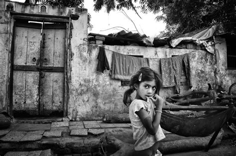 Street Photography in India - 50 Stunning Black & White Photos - 121Clicks.com