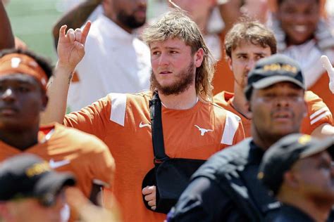 Texas QB Quinn Ewers makes surprise return to practice