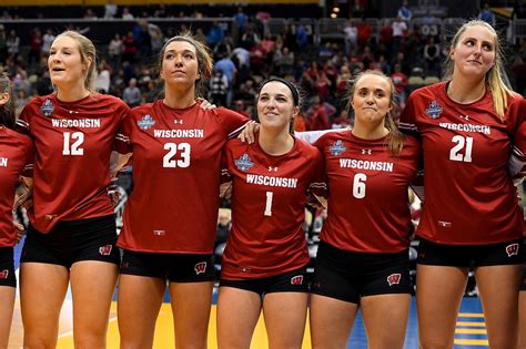 Wisconsin Badgers volleyball recruiting: Kelly Sheffield reels in another international prospect ...