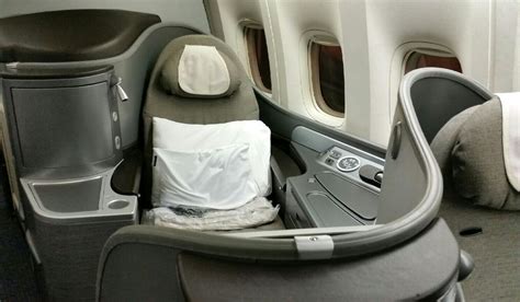 Review: United Global First (Boeing 777-200) from Tokyo to Singapore