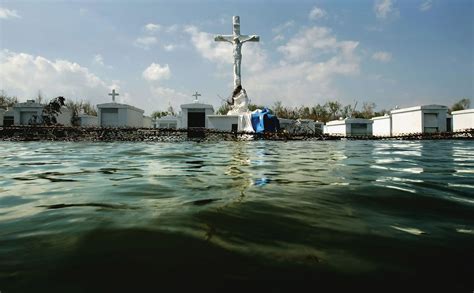 32 Harrowing Photos of the Hurricane Katrina Aftermath - [site:name ...