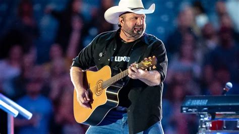 Garth Brooks And The Story Behind His Two Marriages