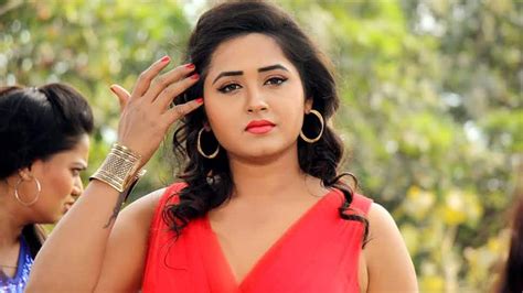 Bhojpuri bombshell Kajal Raghwani wore her mom's saree at 20 and her ...