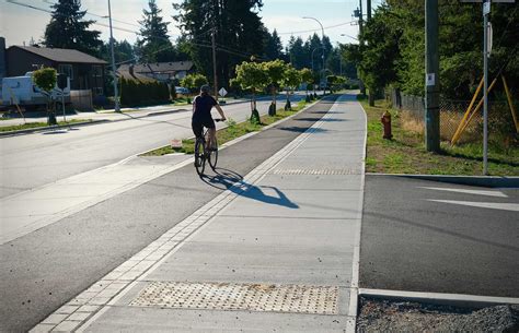 Where sidewalks and bike paths have priority | CNU