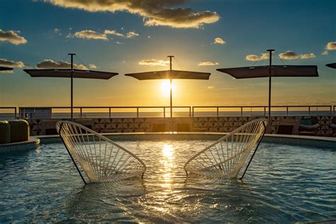 The Expansive Outdoor Spaces of the Moxy Miami South Beach Hotel – COOL ...