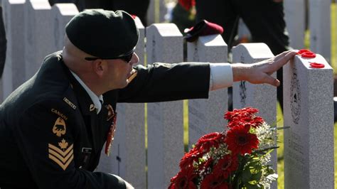 Remembrance Day draws huge crowds as National War Memorial rededicated - Canada - CBC News