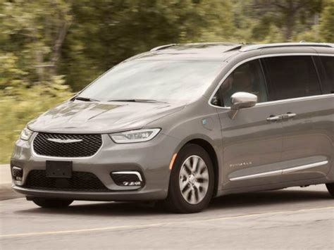 10 Common Problems With Chrysler Pacifica (Solutions Added)