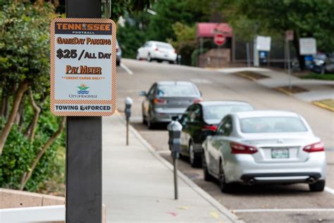 Tennessee football parking and shuttle options to Neyland Stadium