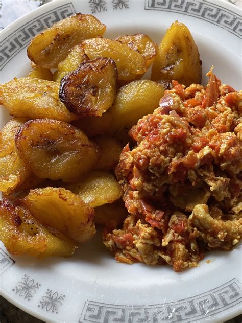 Fried plantain and egg sauce - AfricanFoodies.com