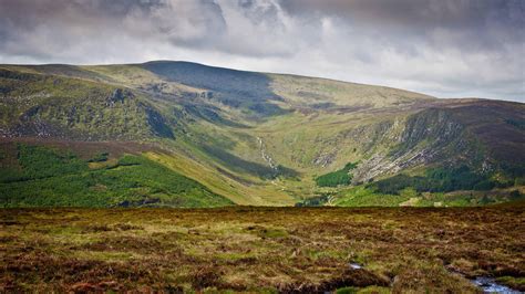 Wicklow Mountains, Ireland [2573x1447] : EarthPorn