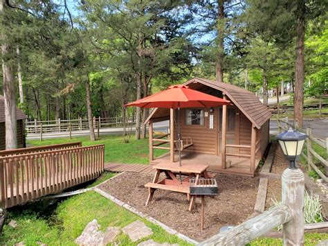 Branson Missouri Camping Cabins and Deluxe Cabin at Musicland Kampground