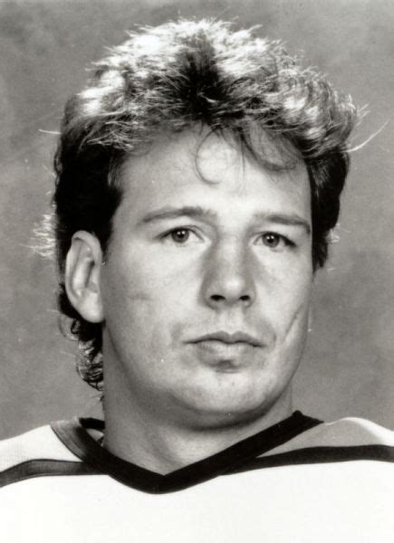 Player photos for the 1993-94 Philadelphia Flyers at hockeydb.com