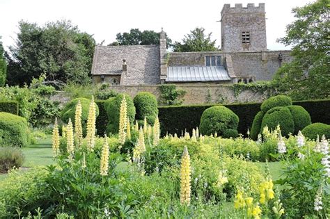 Beautiful Chastleton House and Garden - Great British Gardens