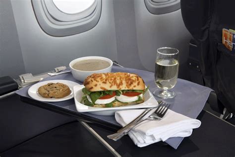 United to serve improved food on North American flights - PASSENGER SELF SERVICE