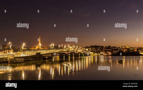 Night Lights - Wexford Bridge and Town Stock Photo - Alamy