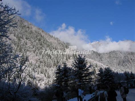 Jiuzhaigou Valley Attractive Winter Scenery Aba - Winter in Jiuzhaigou Valley, Jiuzhaigou in ...