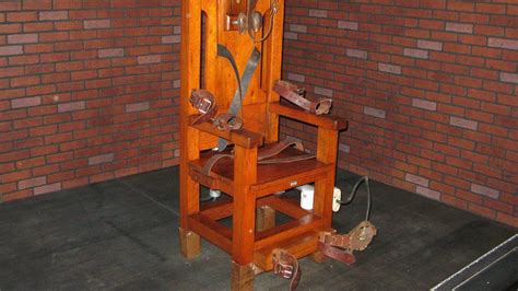 Tennessee inmate chooses electric chair over lethal injection - BBC News