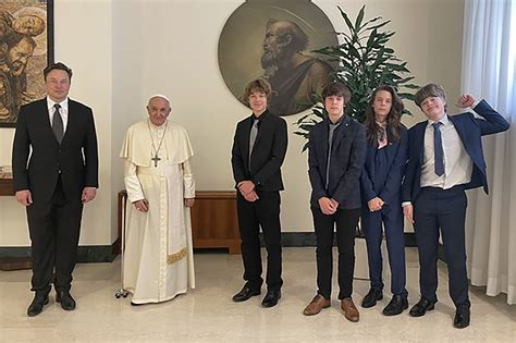 Elon Musk Poses with 4 of His Sons and Pope Francis