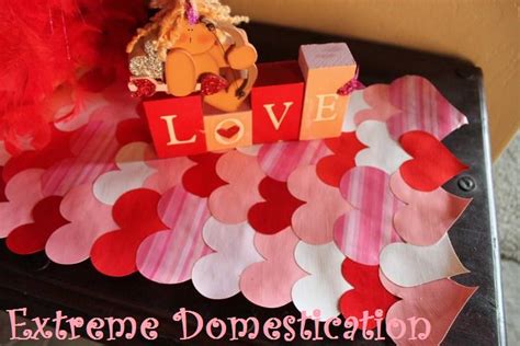 Extreme Domestication: No-Sew Valentine's Table Runner