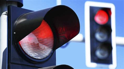 Why LEDs Should Be Used in Traffic Signals? - Lighting Equipment Sales