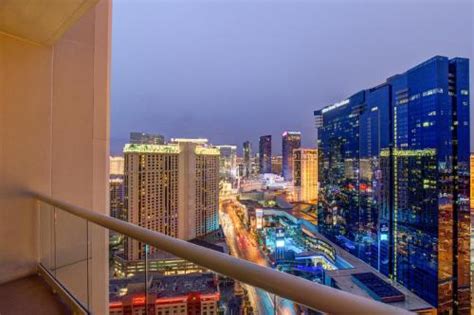 Penthouse Suite with Strip View at The Signature At MGM Grand, Las ...