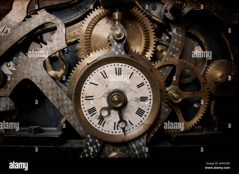 Clock cogs hi-res stock photography and images - Alamy