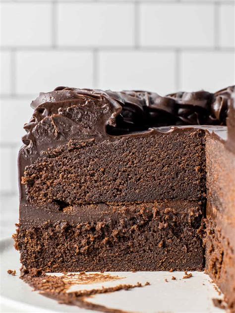 Easy Chocolate Fudge Cake - The Scranline