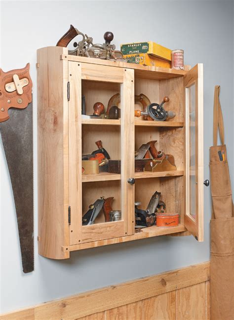 Wall-Mounted Tool Cabinet | Woodworking Project | Woodsmith Plans