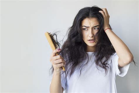 Brittle Hair: Signs of Dryness and How to Correct It