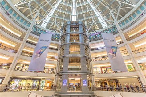 Inside Petronas Towers - Kuala Lumpur | Soaring to a height … | Flickr