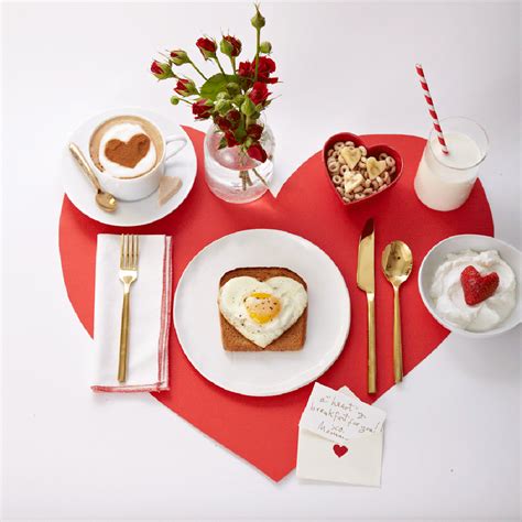 14 Unabashedly Lovey (and Easy!) Crafts For Your Valentine's Day Table | Breakfast table setting ...