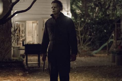 [Exclusive] Michael Resumes His Killing Spree in 'Halloween' Clip That Pays Homage to the ...