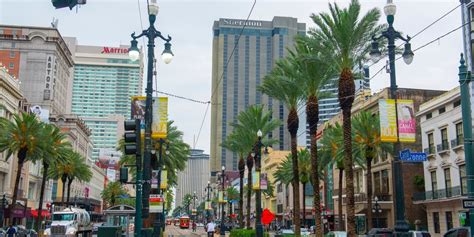 A First Timer’s Guide to Canal Street, New Orleans - Book NOLA