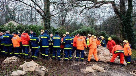 SPD prüft: Schuldenbremse nach Hochwasser aussetzen - ZDFheute