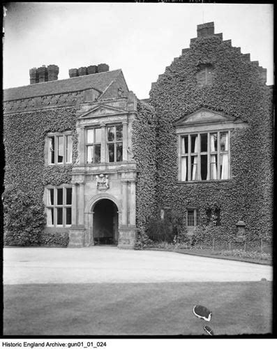 GRAFTON MANOR AND CHAPEL ADJOINING TO SOUTH WEST, Dodford with Grafton - 1100131 | Historic England