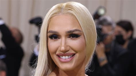 Met Gala 2022: Gwen Stefani Did Her Own Makeup for the Red Carpet — See ...