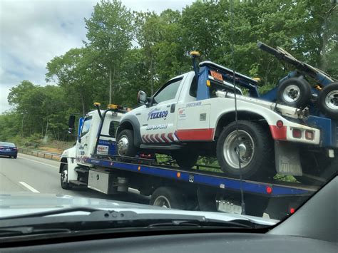 Tow truck towing a tow truck : r/mildlyinteresting